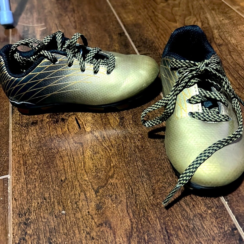 Toddler soccer/baseball cleats, size 8, gold and black, gentle used